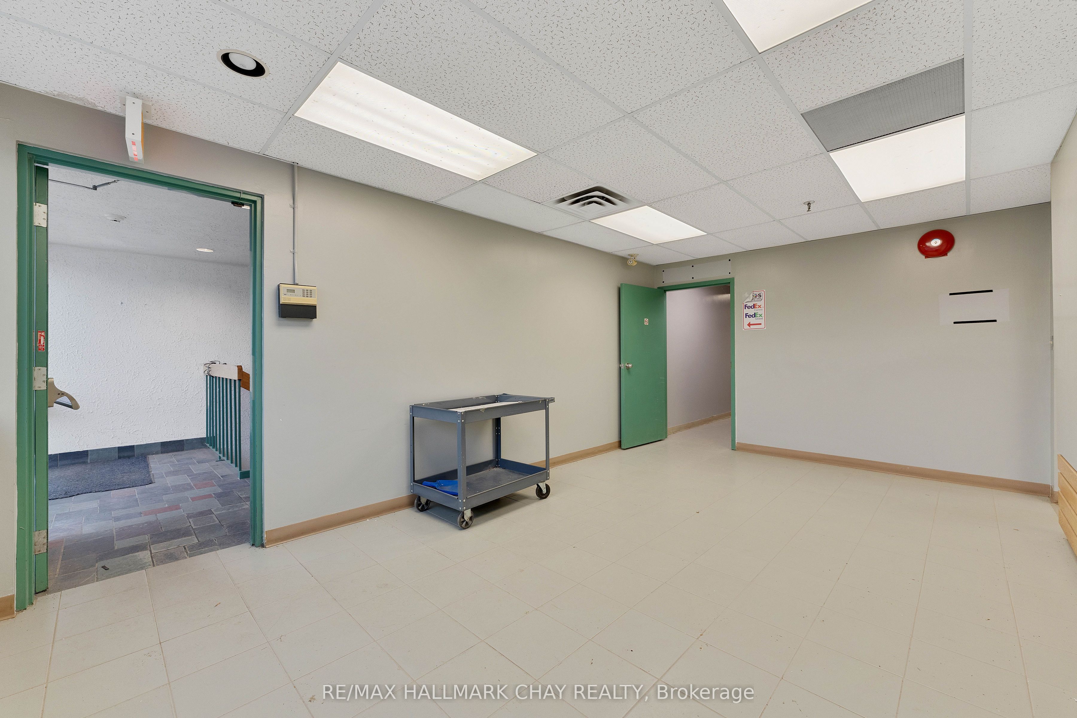 #upper - 478 Bay Street Property Photo 5
