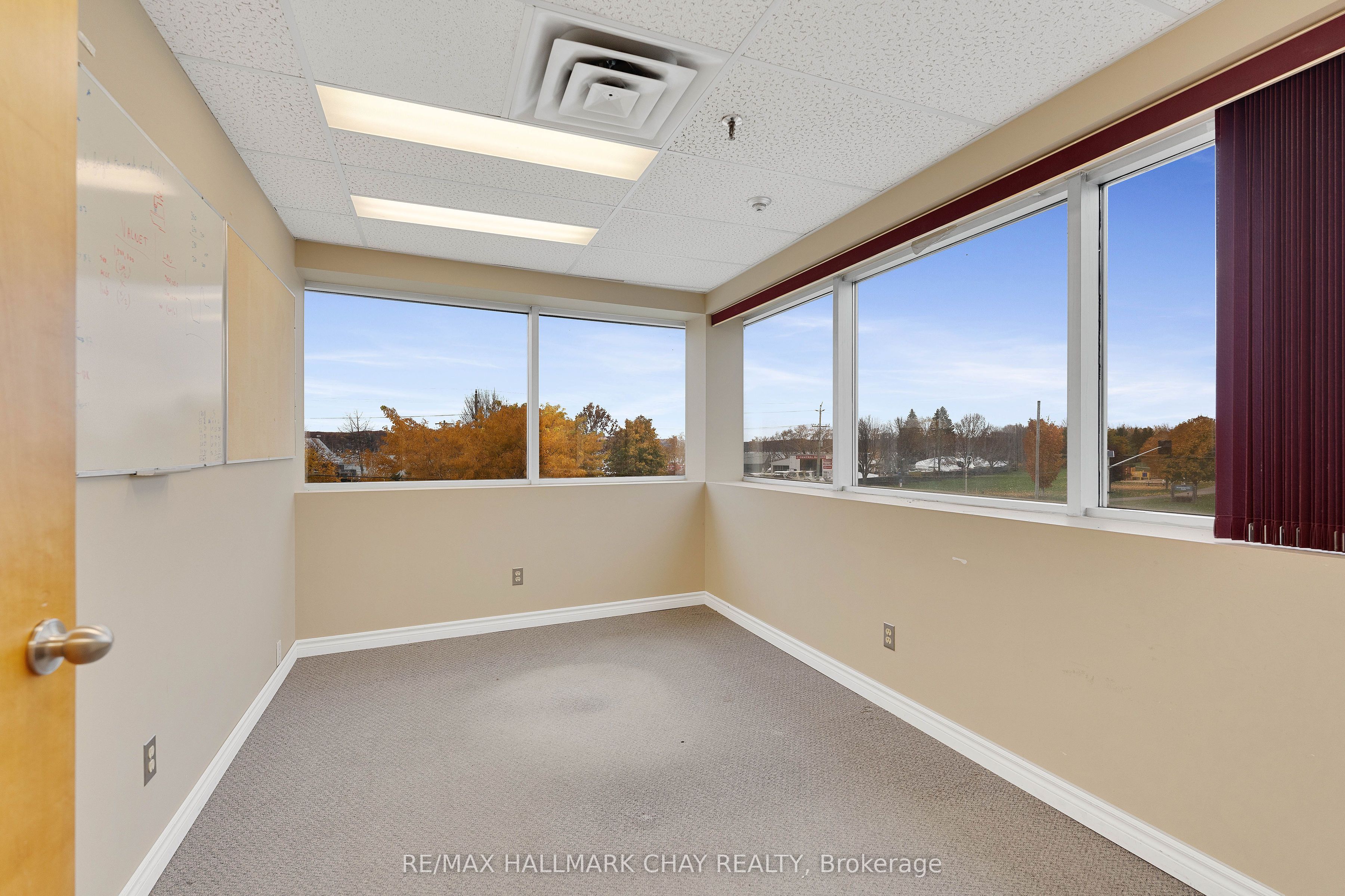 #upper - 478 Bay Street Property Photo 7