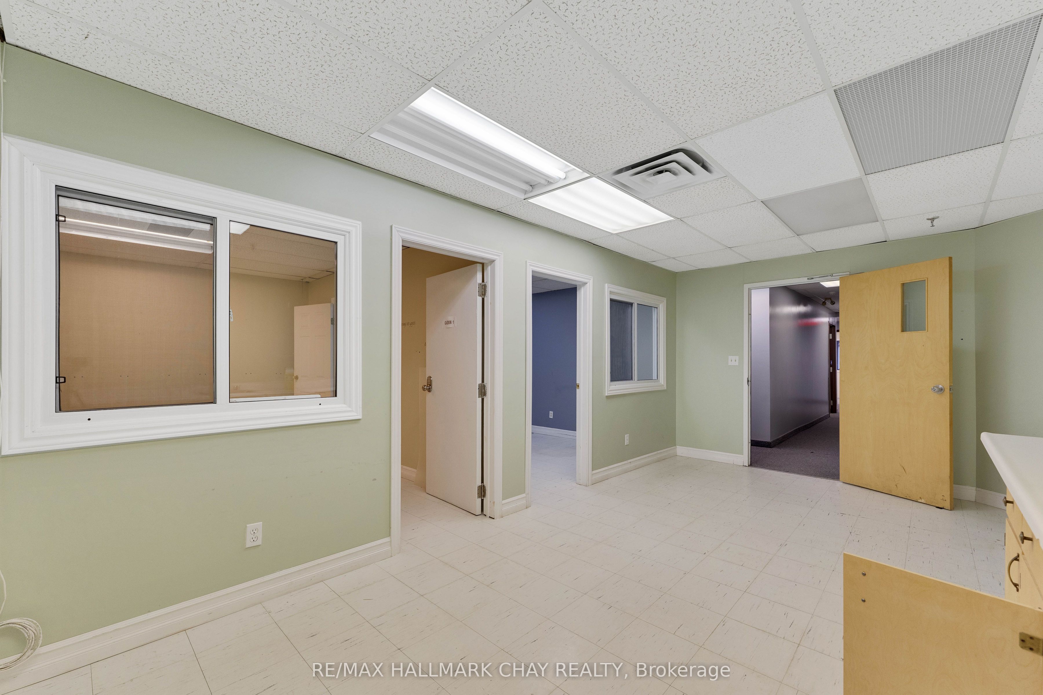 #upper - 478 Bay Street Property Photo 13