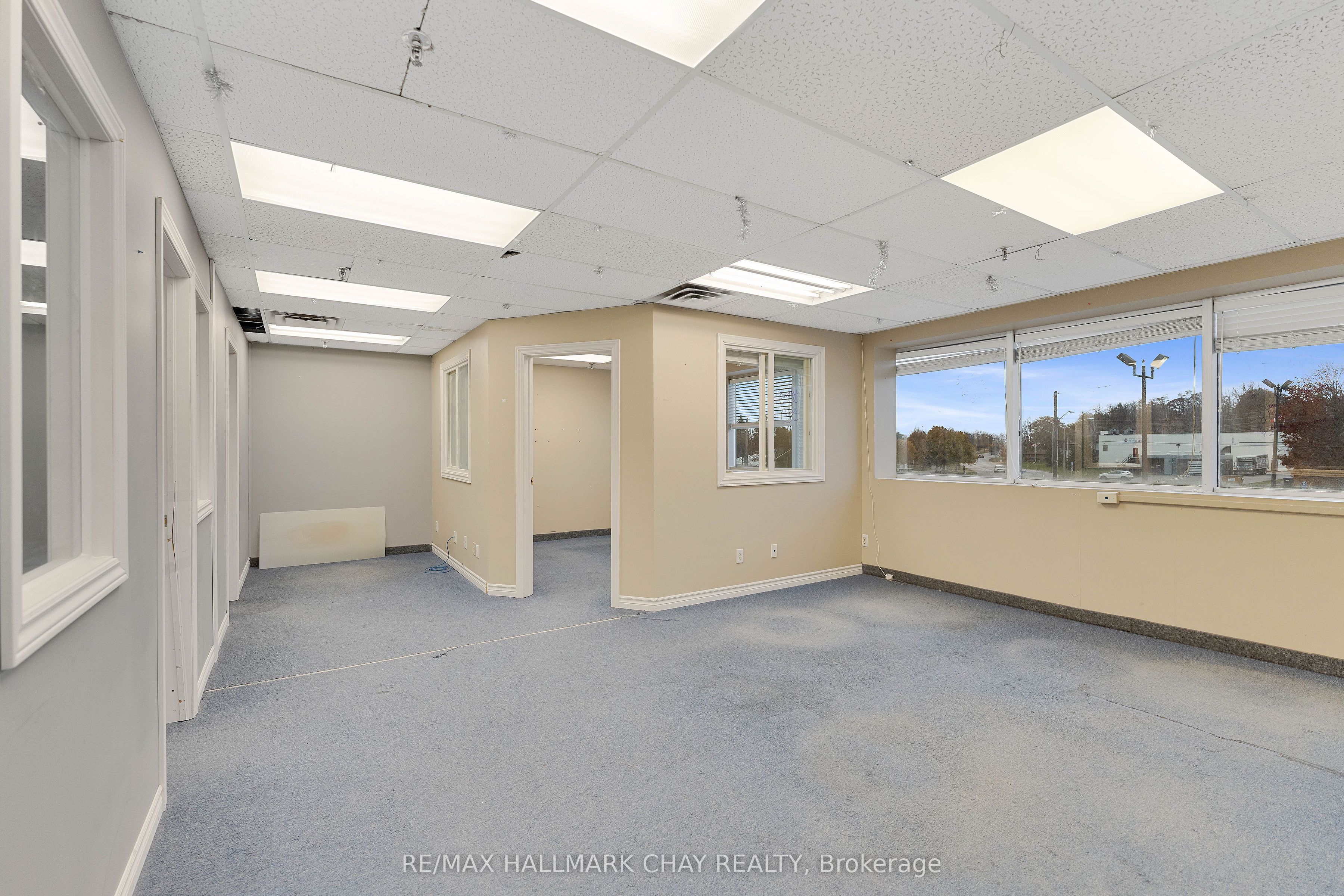 #upper - 478 Bay Street Property Photo 16
