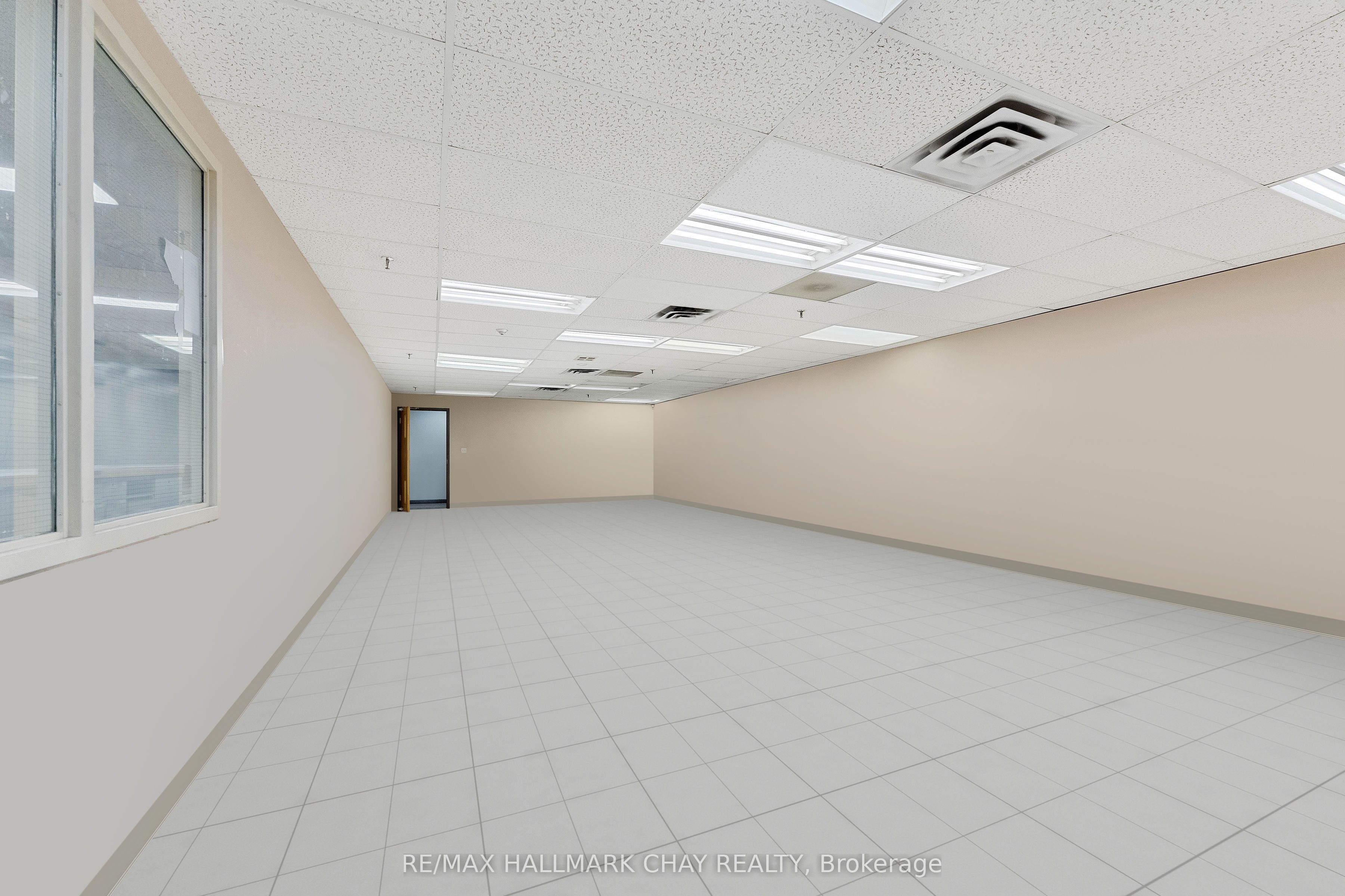 #upper - 478 Bay Street Property Photo 18