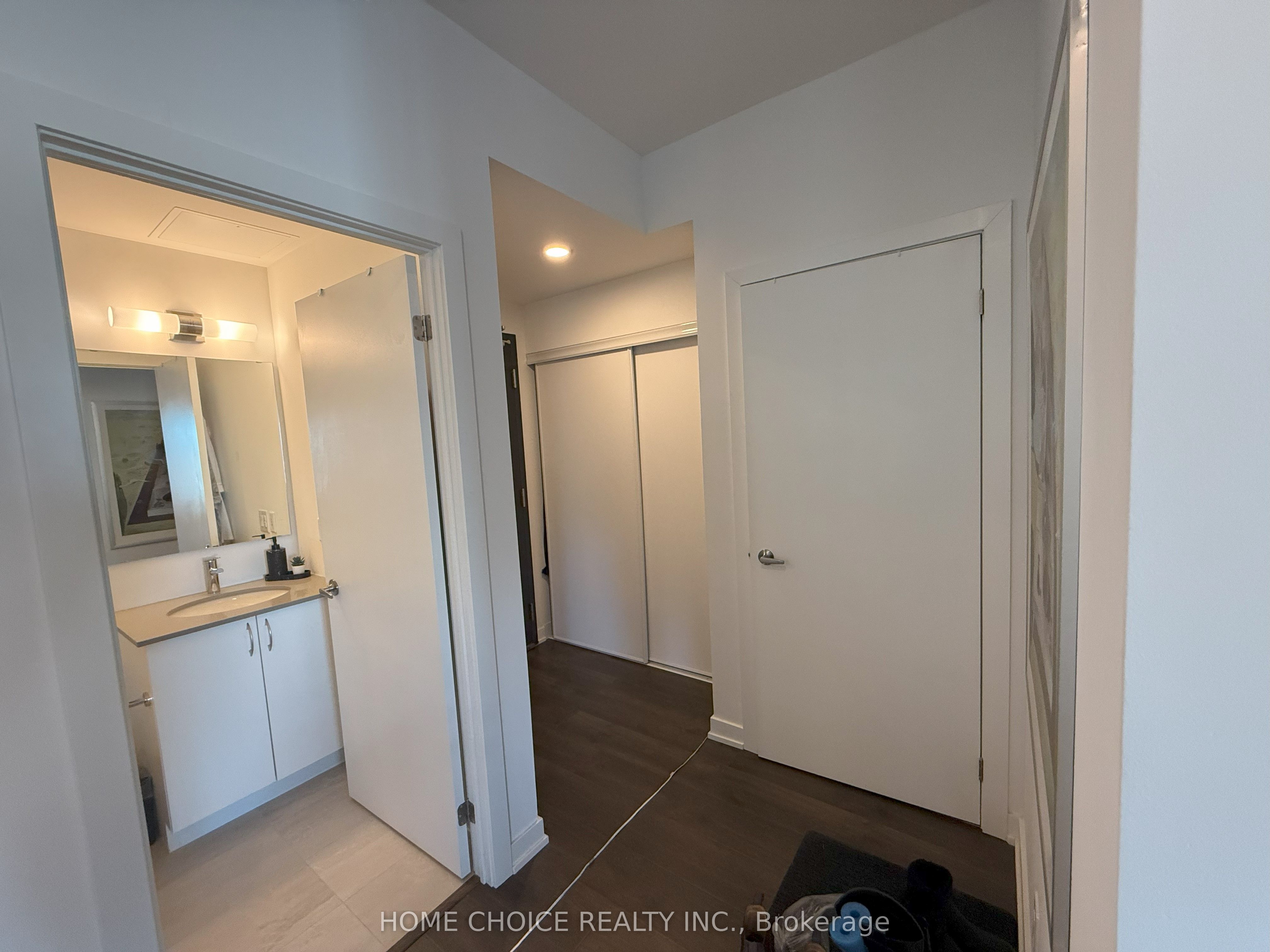 #409 - 56 Lakeside Terrace Property Photo 8