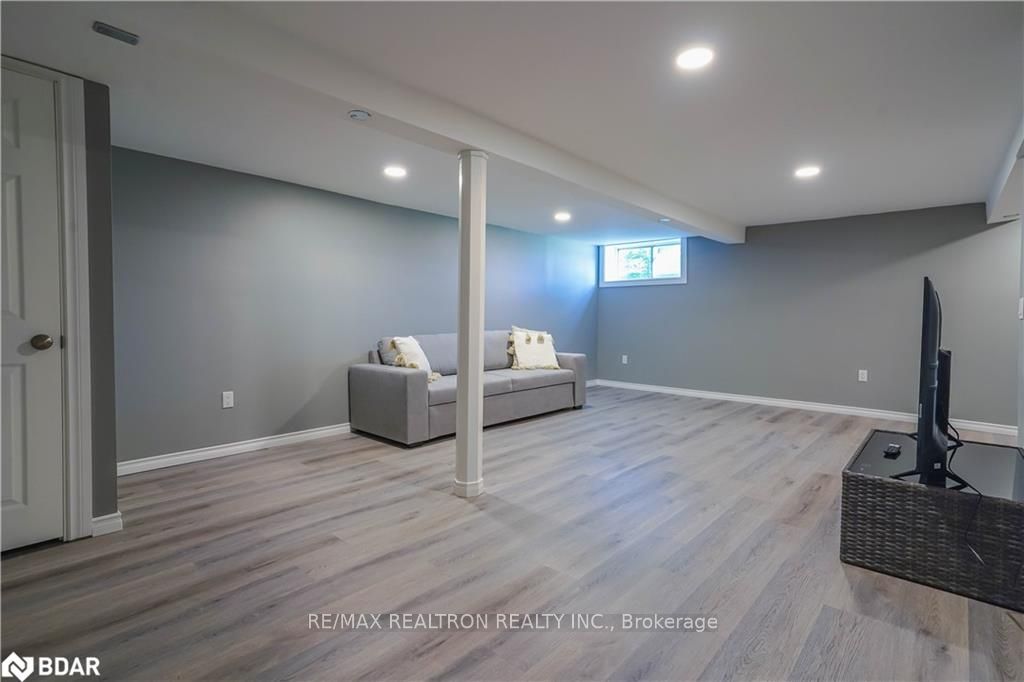 1456 Mosley Street Property Photo 9