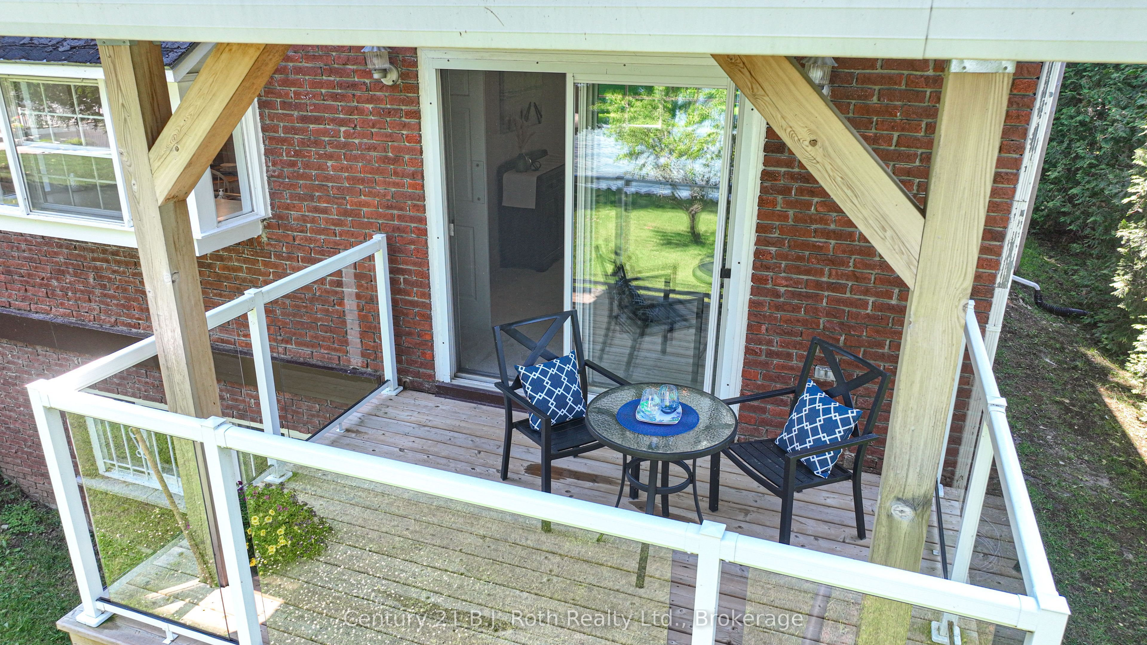 330 Bay Street Property Photo 11