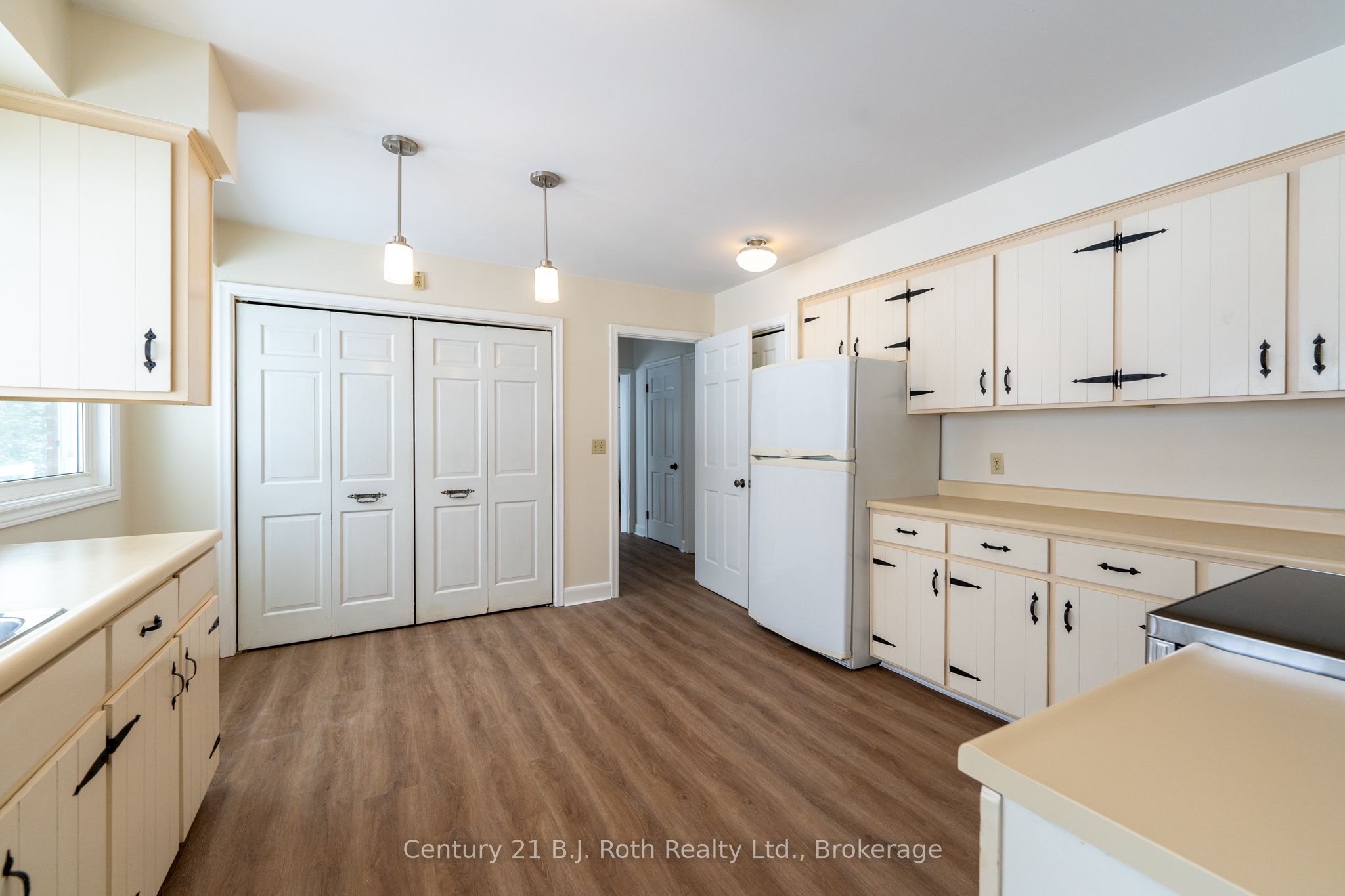 330 Bay Street Property Photo 12