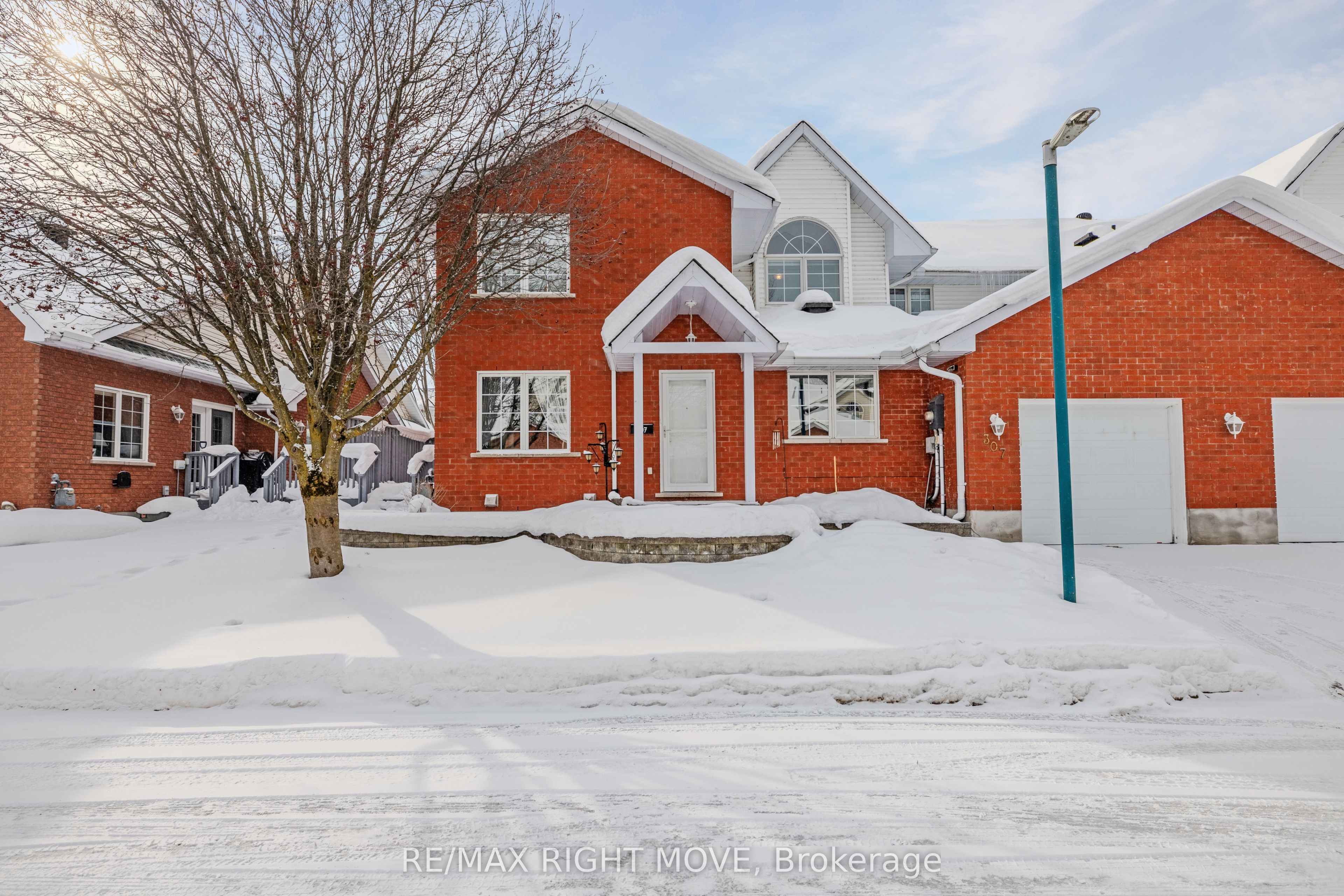 #307 - 30 Museum Drive Property Photo 2