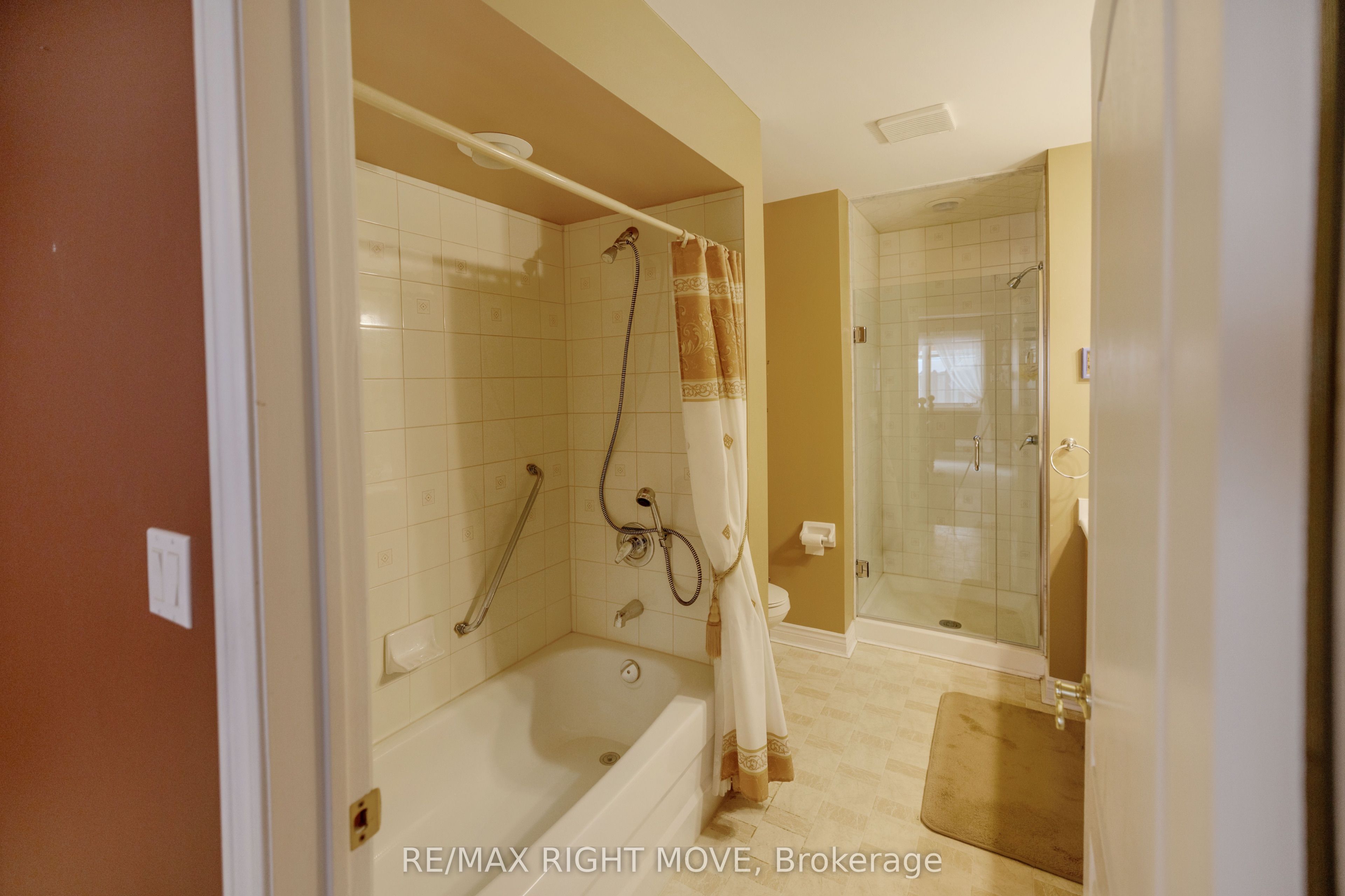 #307 - 30 Museum Drive Property Photo 11