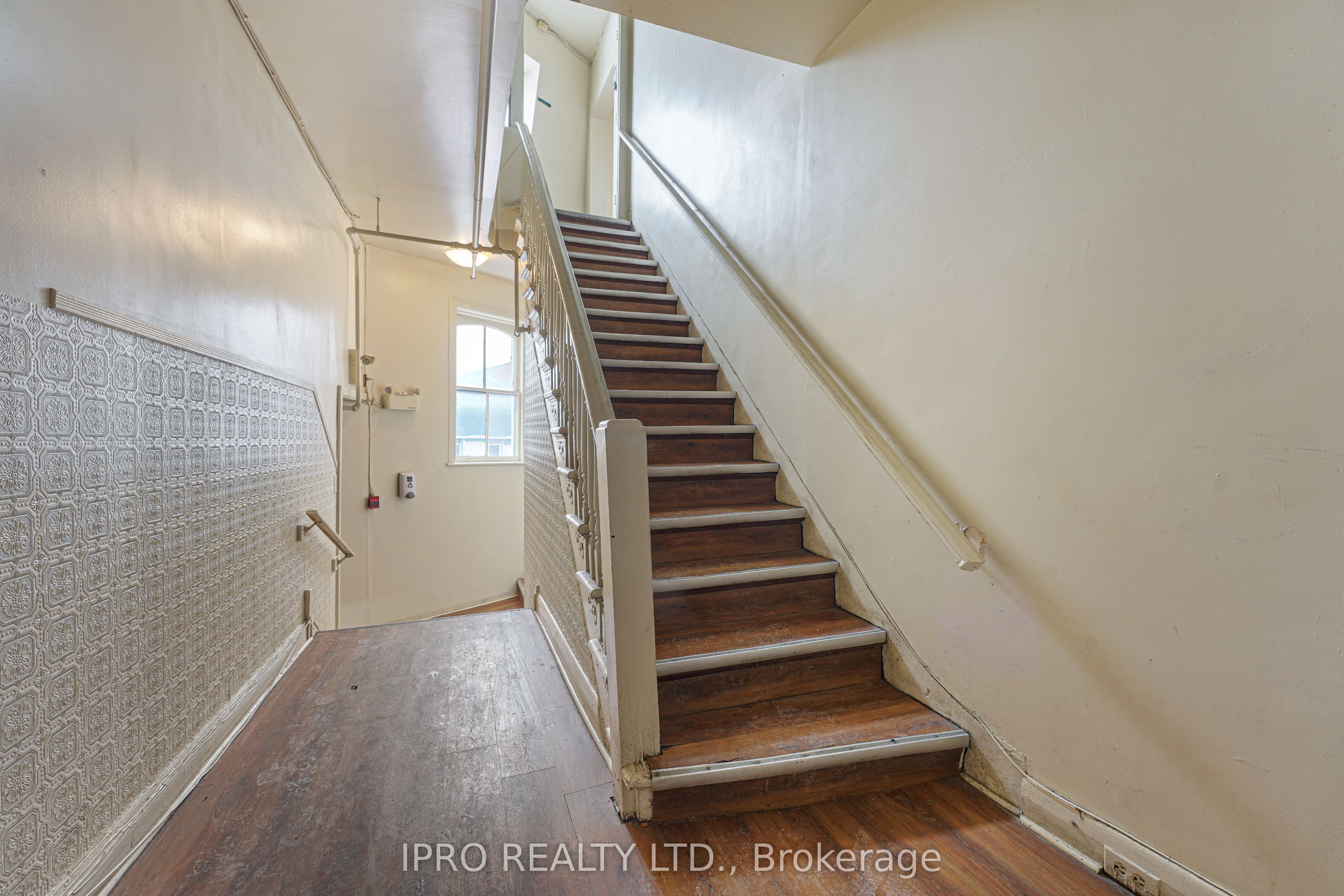 31 Bayfield St Property Photo 17