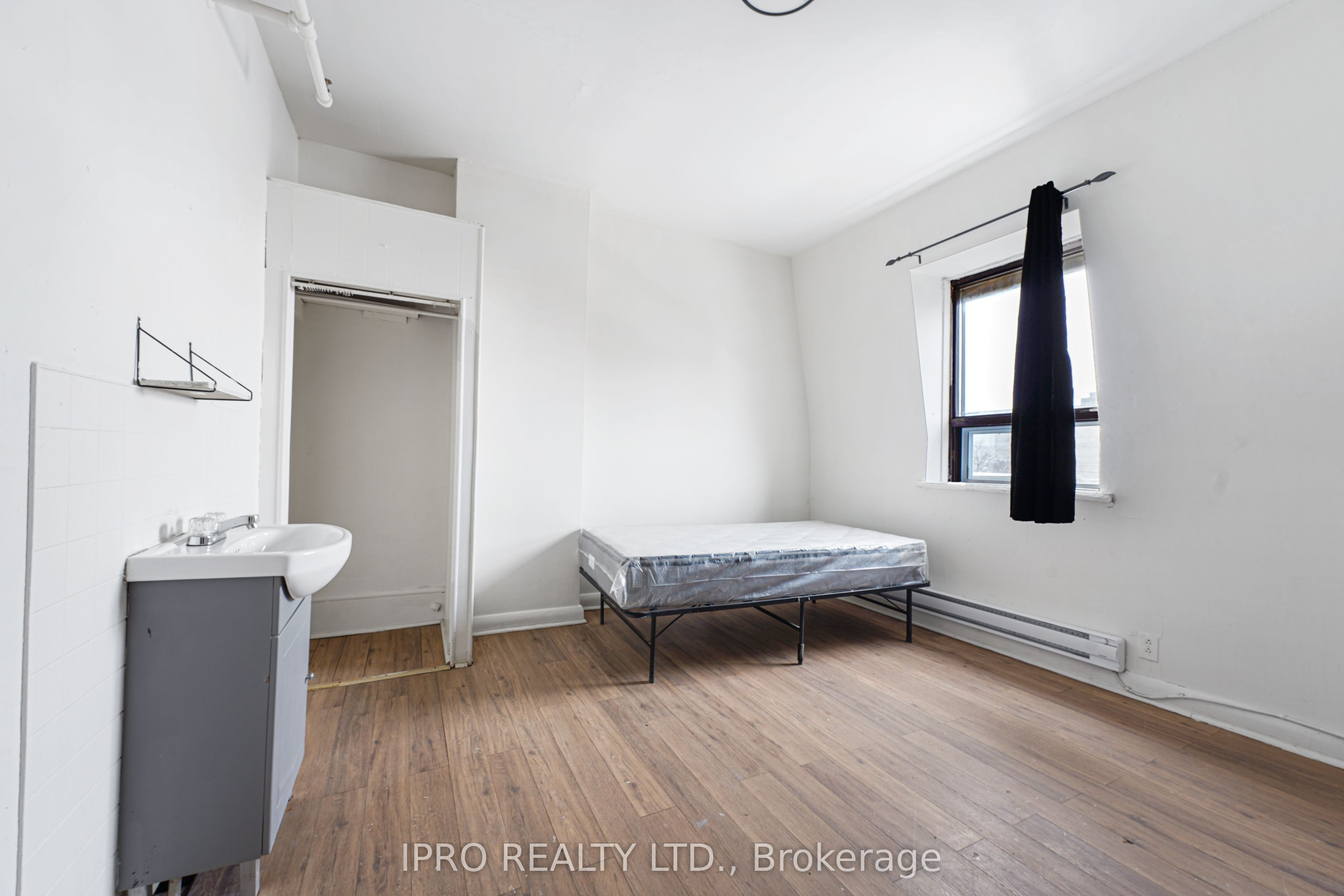 31 Bayfield St Property Photo 27