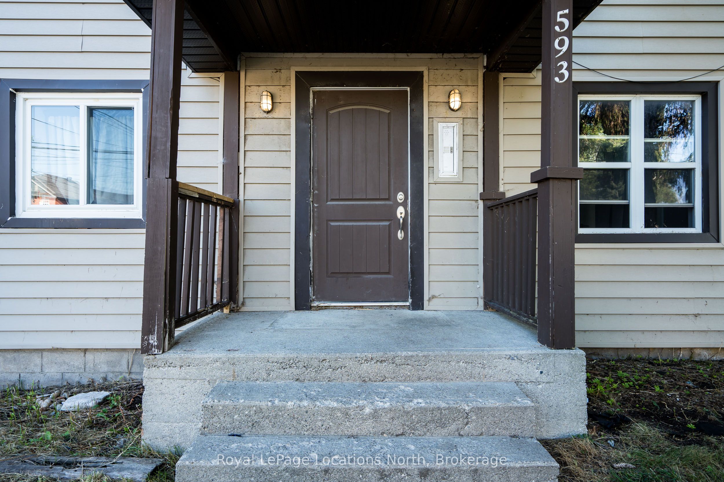 593 Hurontario St Property Photo 4
