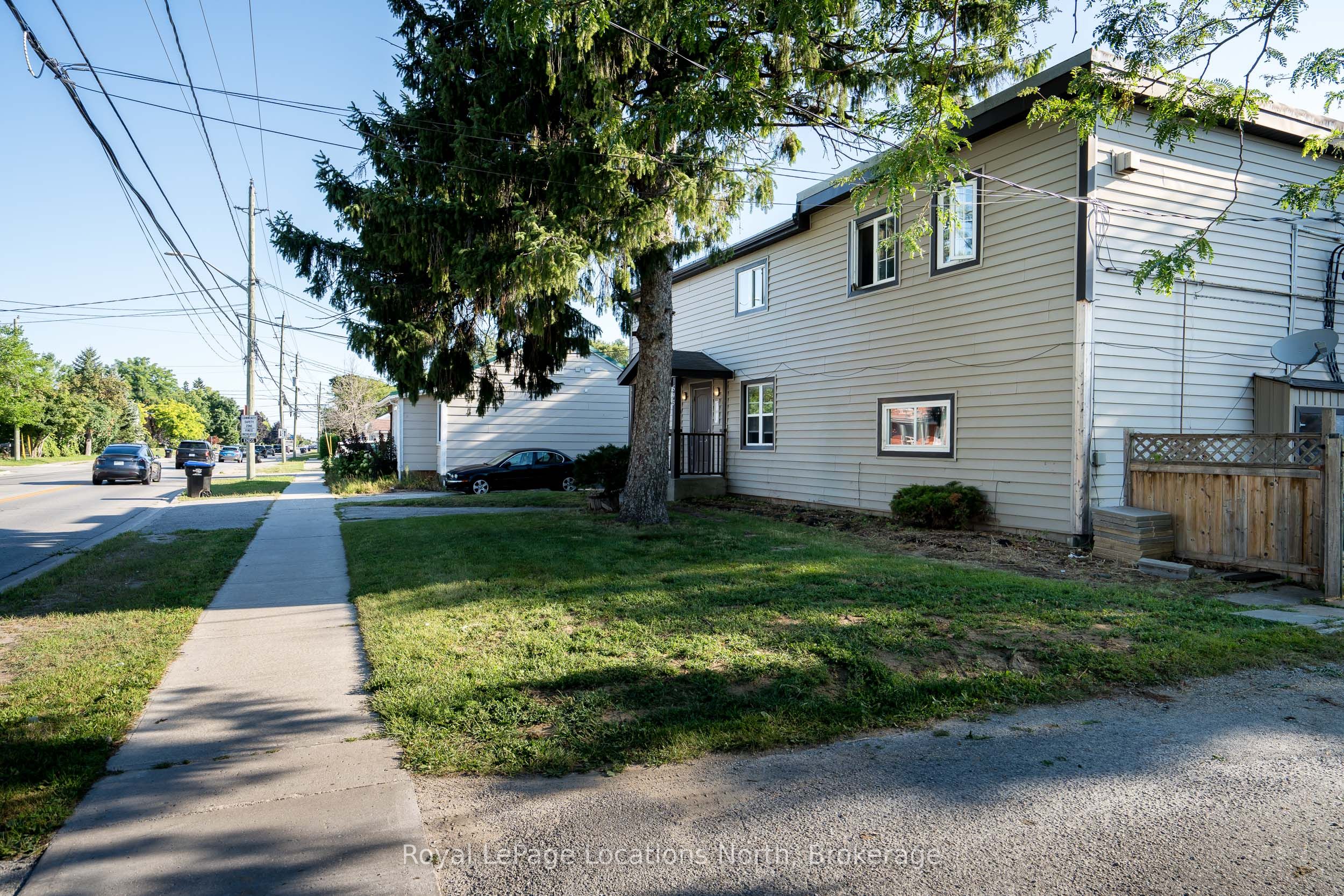 593 Hurontario St Property Photo 9