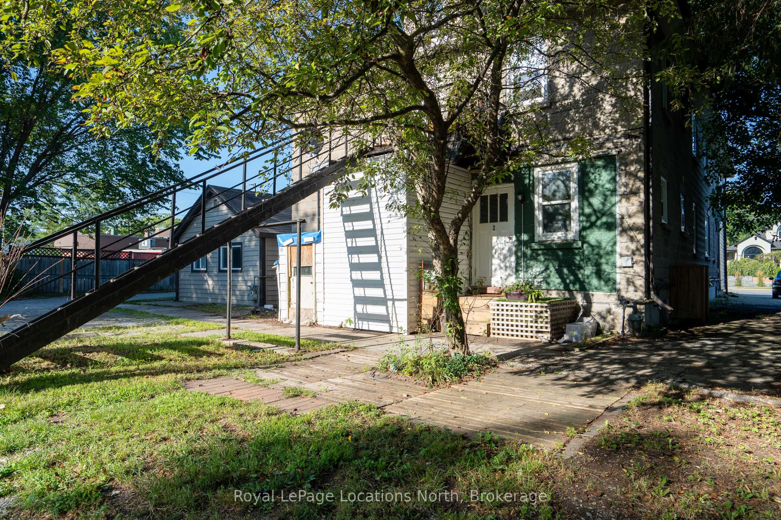 593 Hurontario St Property Photo 12