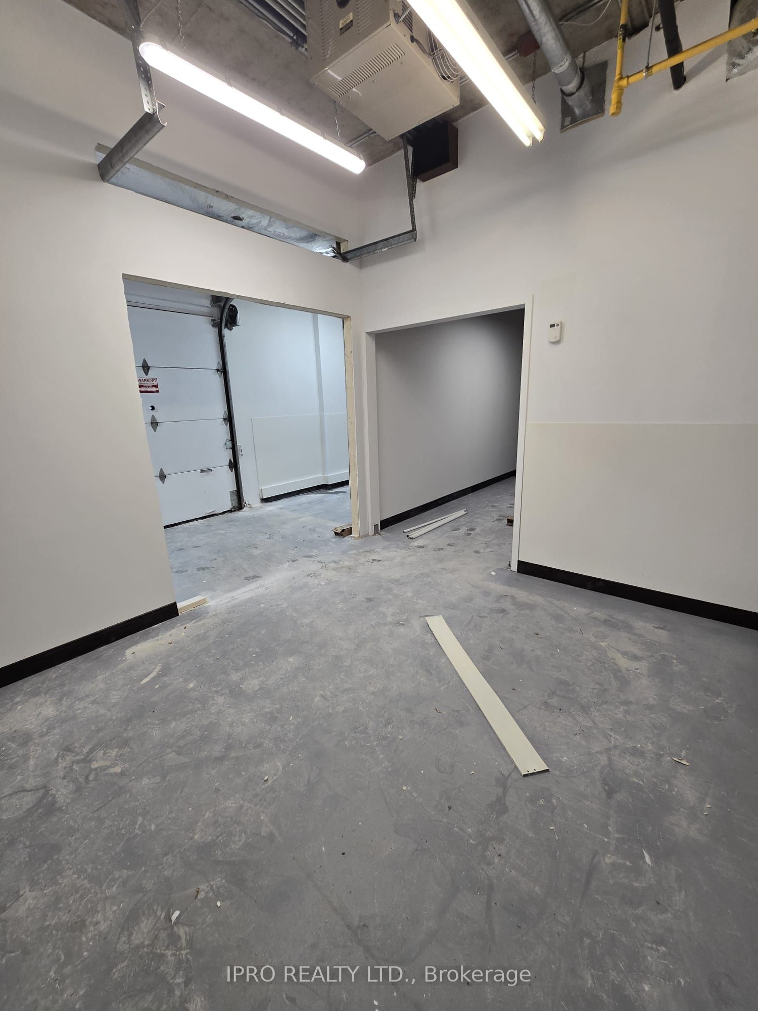 #b1 - 128 Penetang Street Property Photo 4