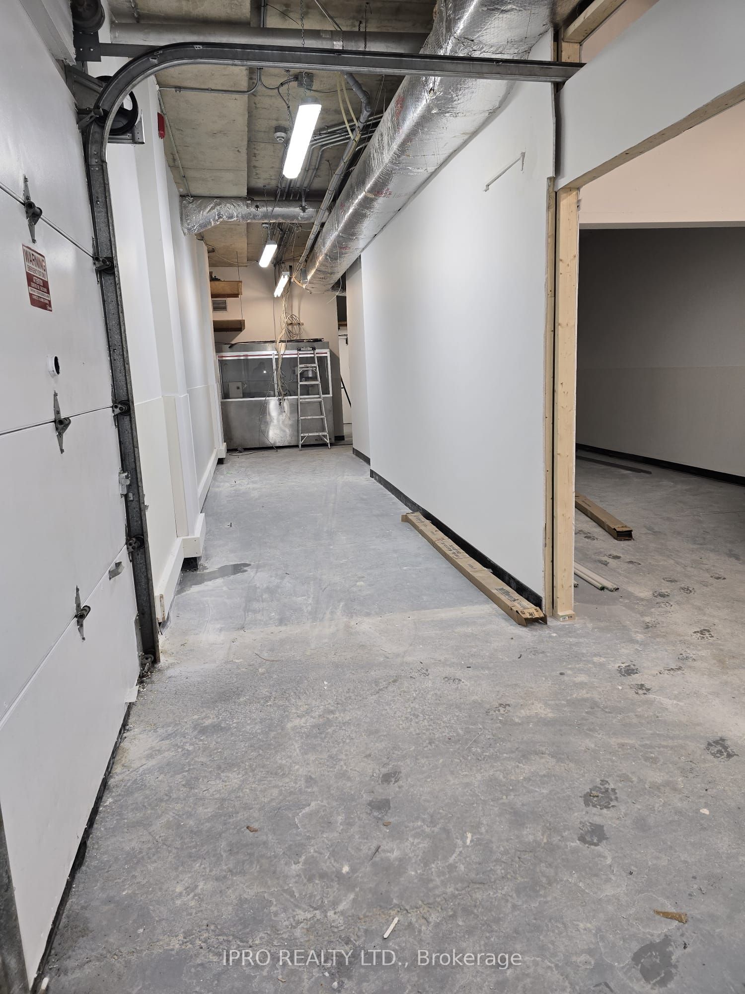 #b1 - 128 Penetang Street Property Photo 5