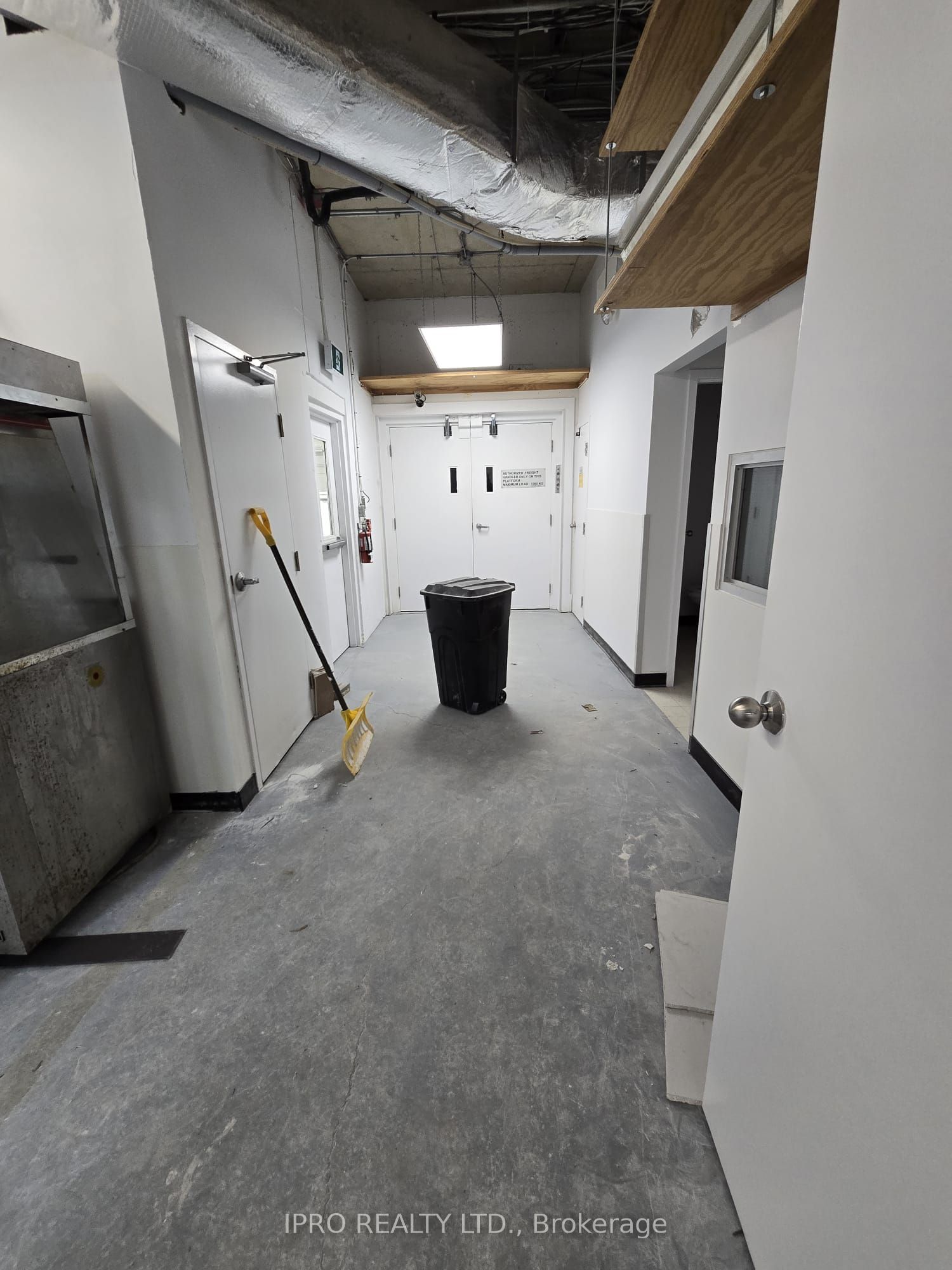 #b1 - 128 Penetang Street Property Photo 6