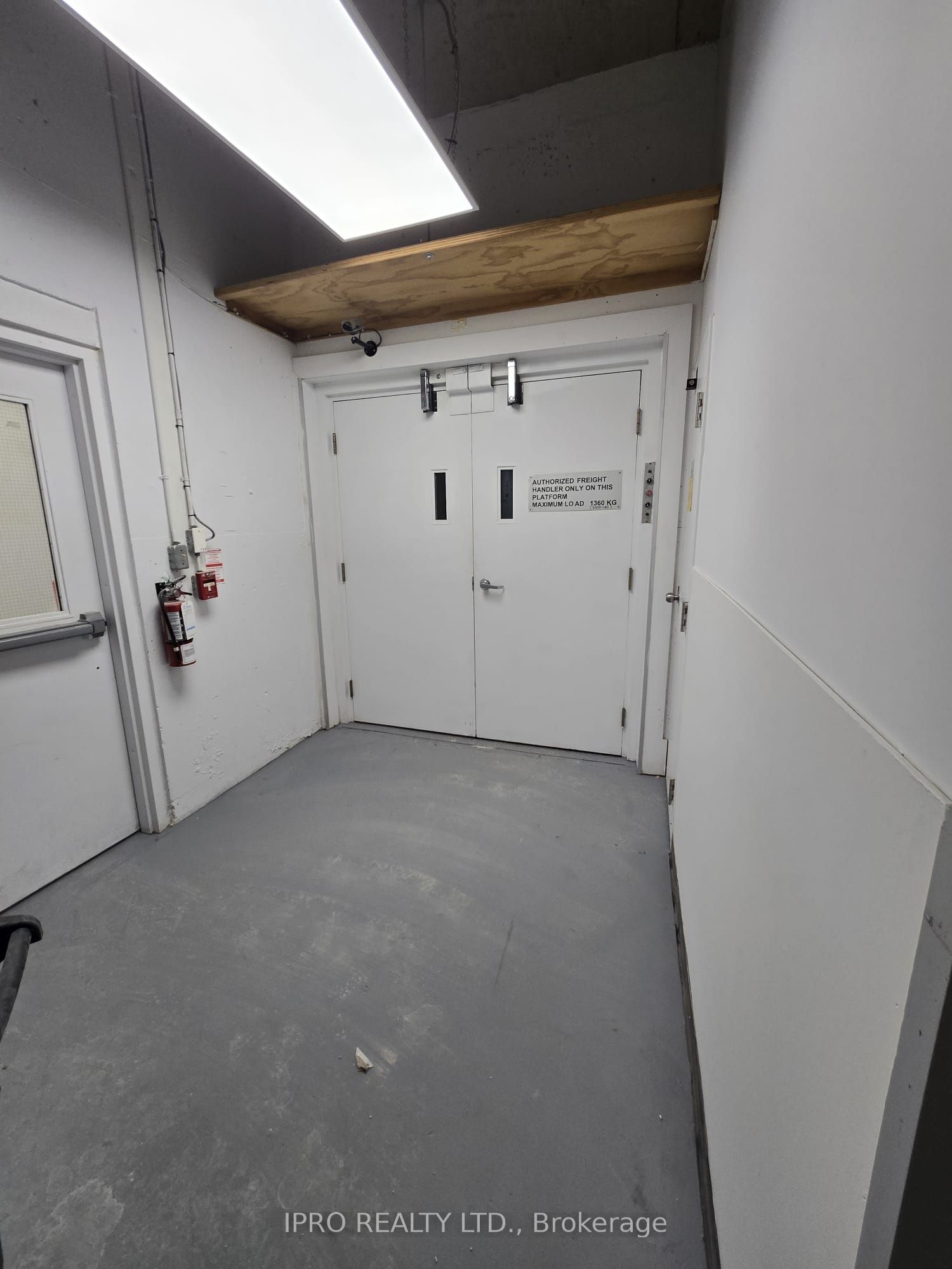 #b1 - 128 Penetang Street Property Photo 7