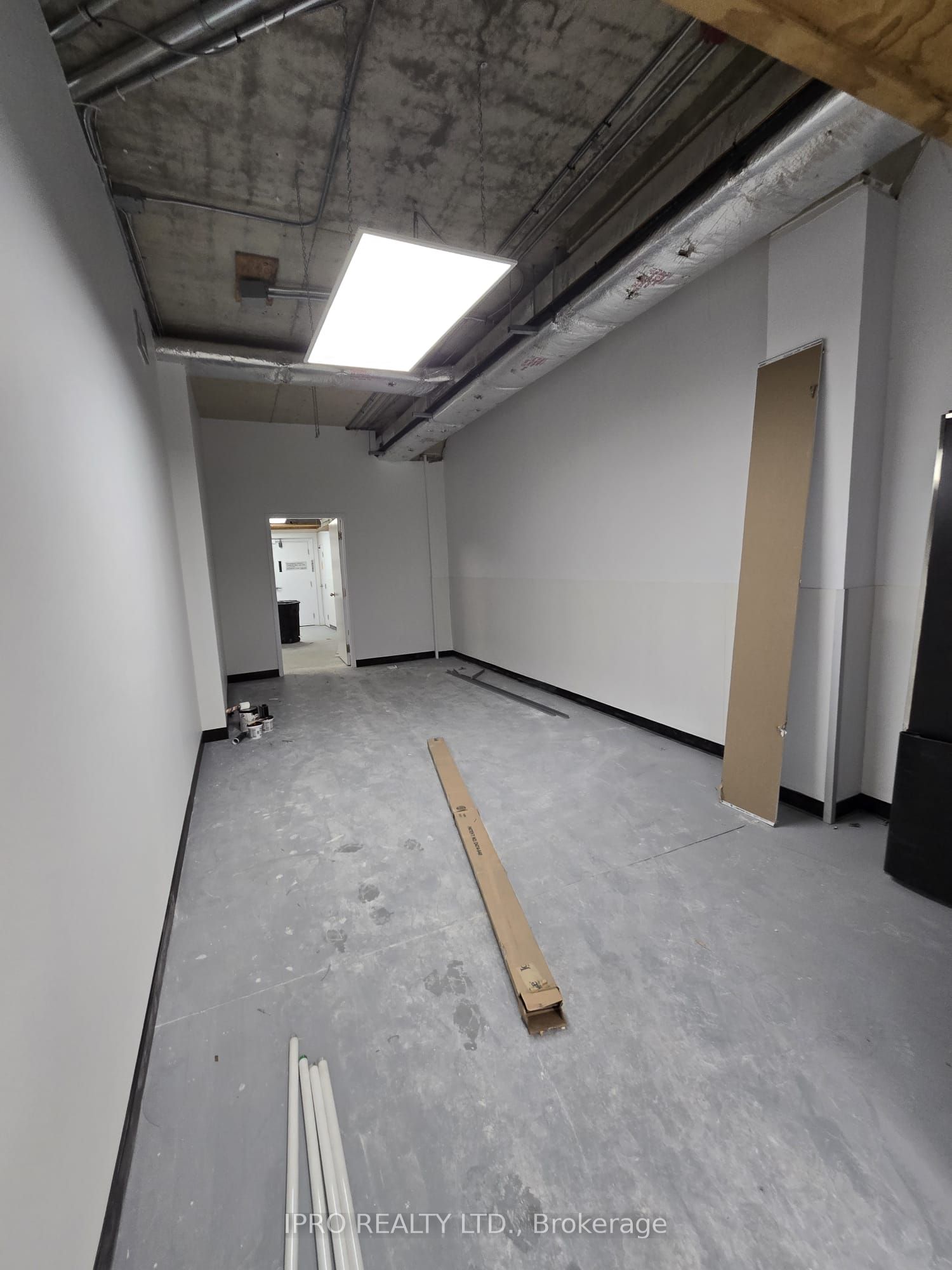 #b1 - 128 Penetang Street Property Photo 8