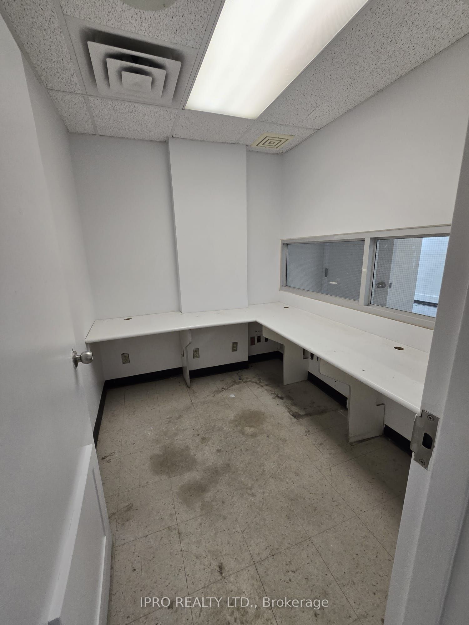 #b1 - 128 Penetang Street Property Photo 9
