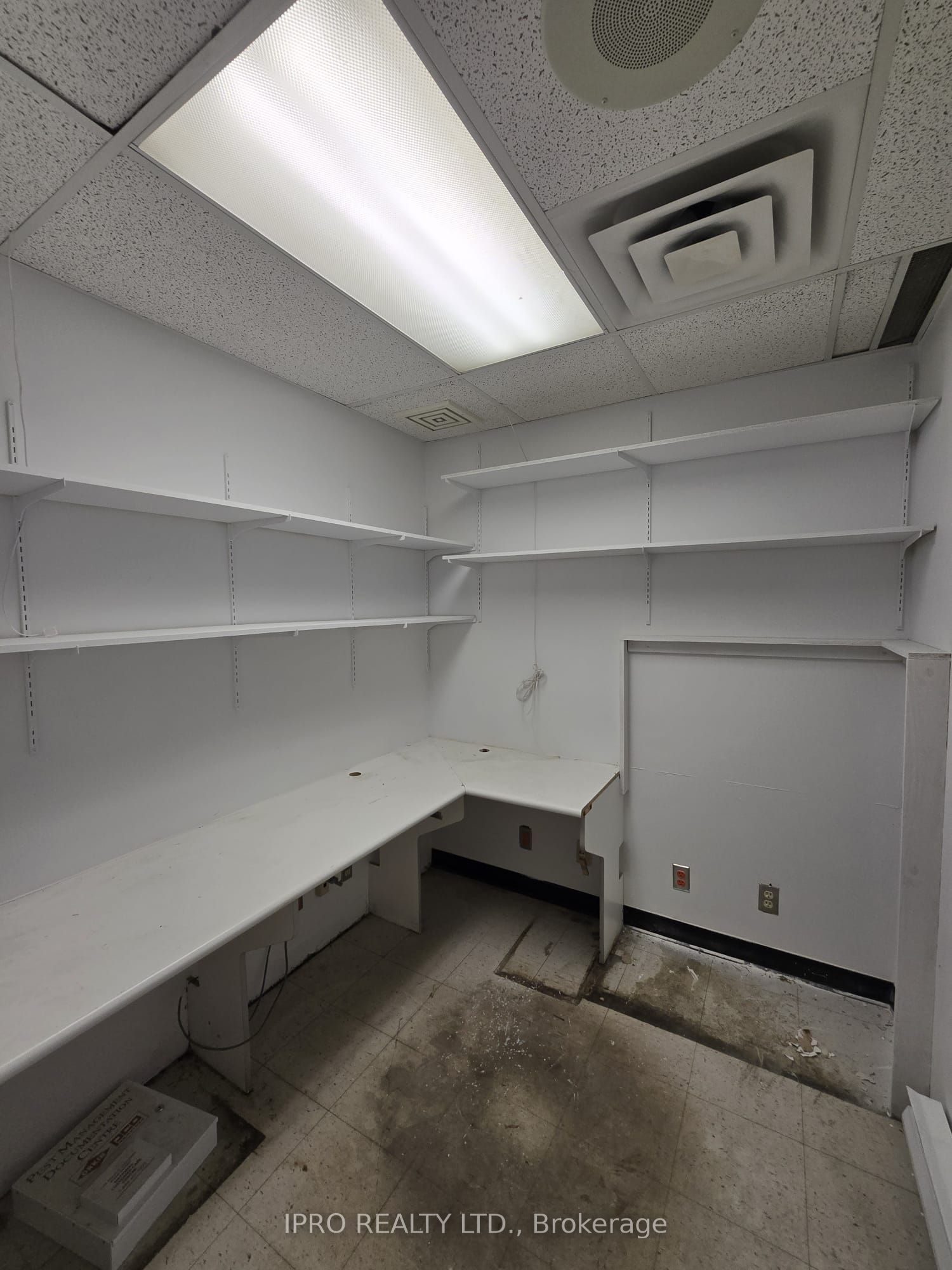 #b1 - 128 Penetang Street Property Photo 11