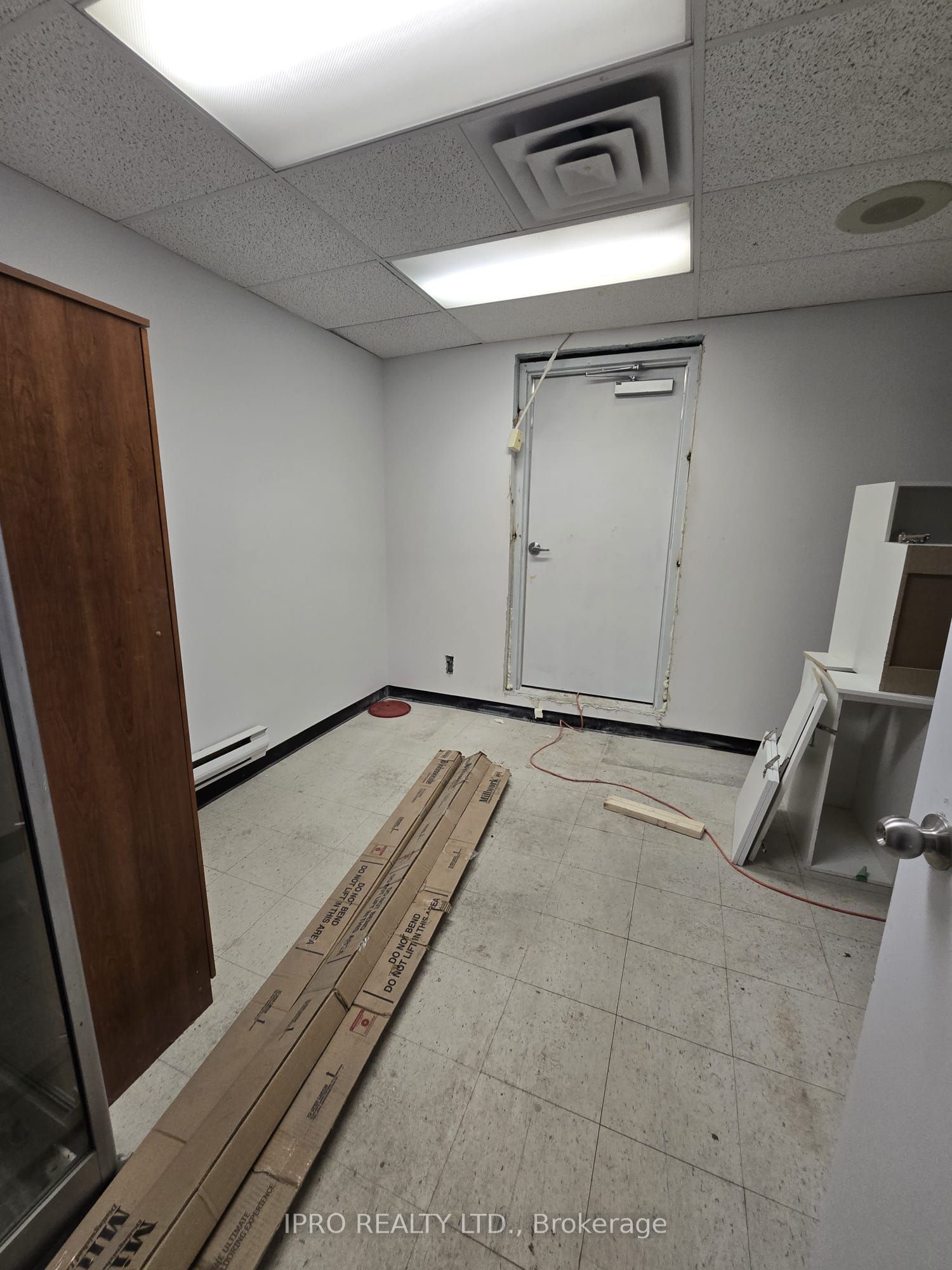 #b1 - 128 Penetang Street Property Photo 12