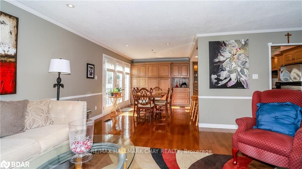 250 Superior Street Property Photo 12