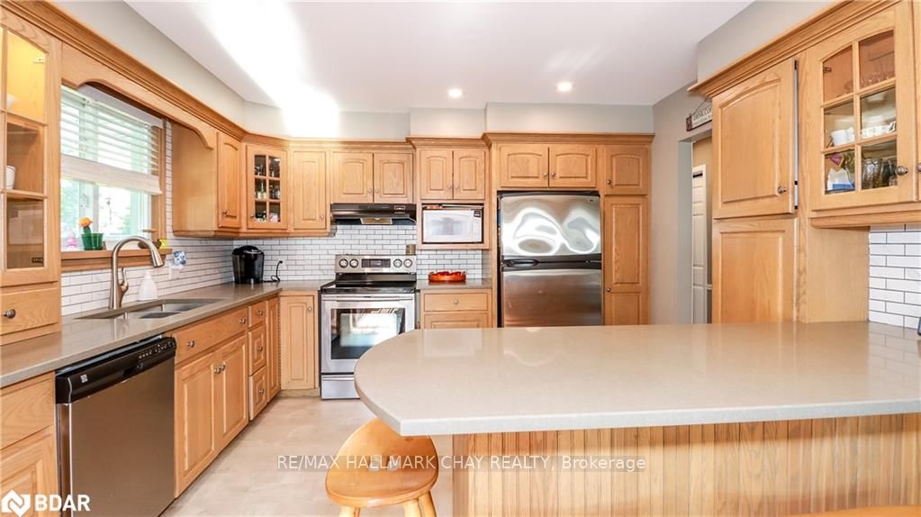250 Superior Street Property Photo 14