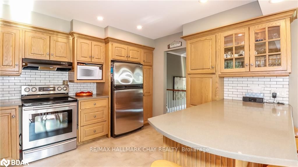 250 Superior Street Property Photo 15