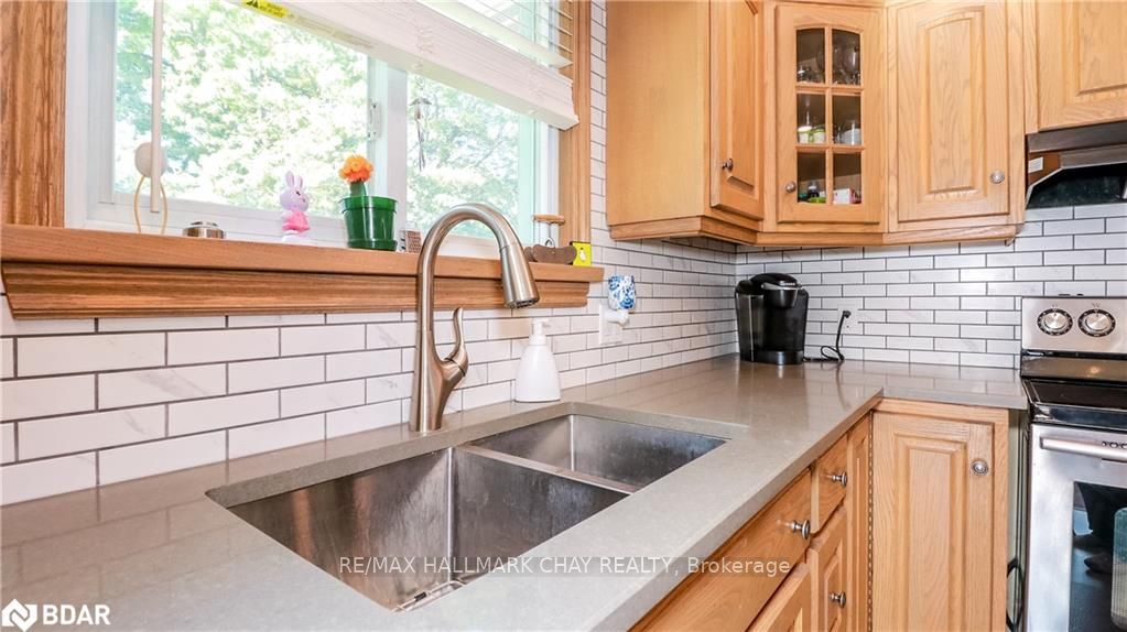 250 Superior Street Property Photo 16