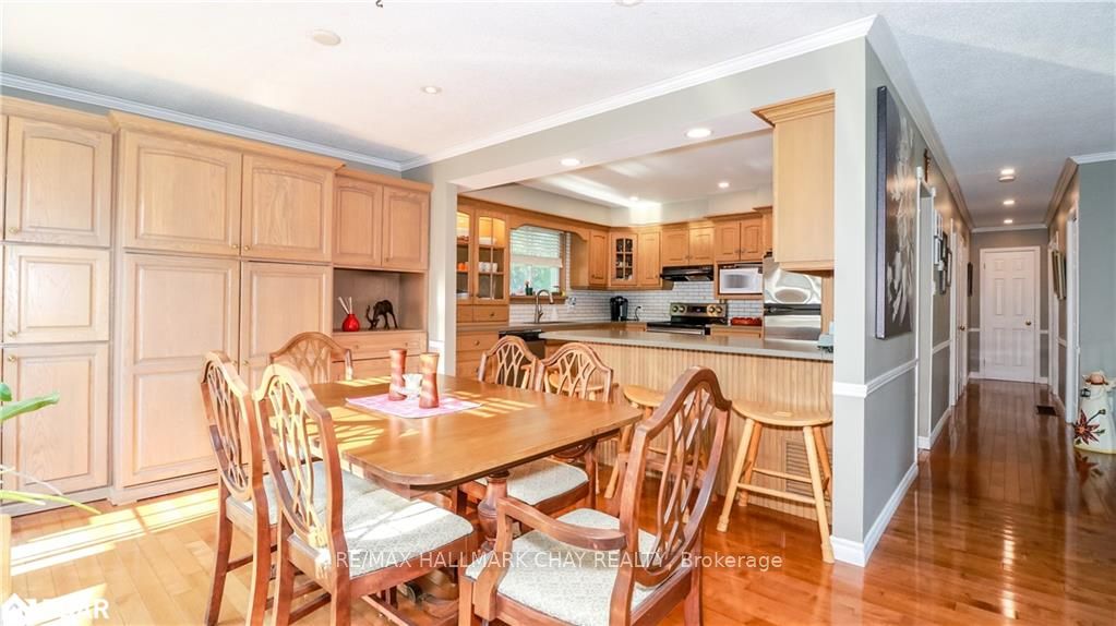 250 Superior Street Property Photo 18