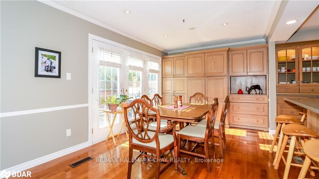 250 Superior Street Property Photo 20
