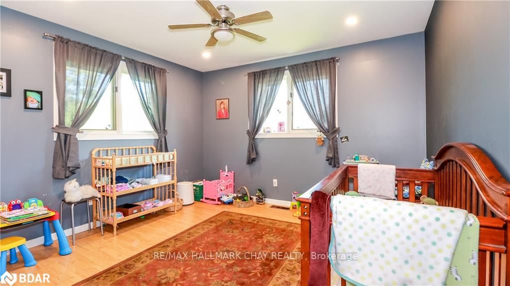 250 Superior Street Property Photo 25