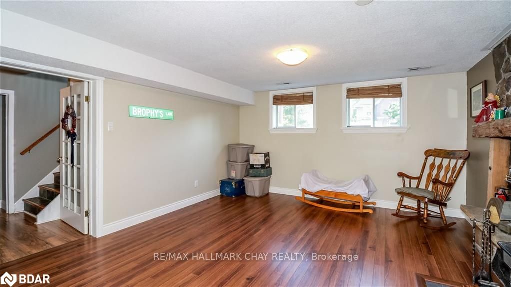 250 Superior Street Property Photo 29