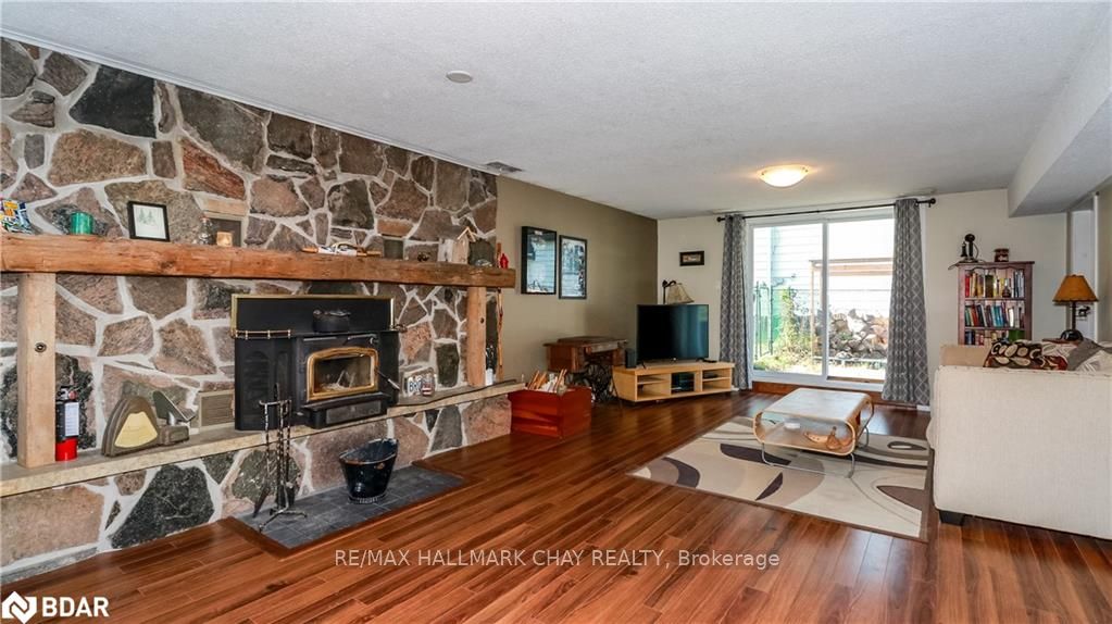 250 Superior Street Property Photo 31