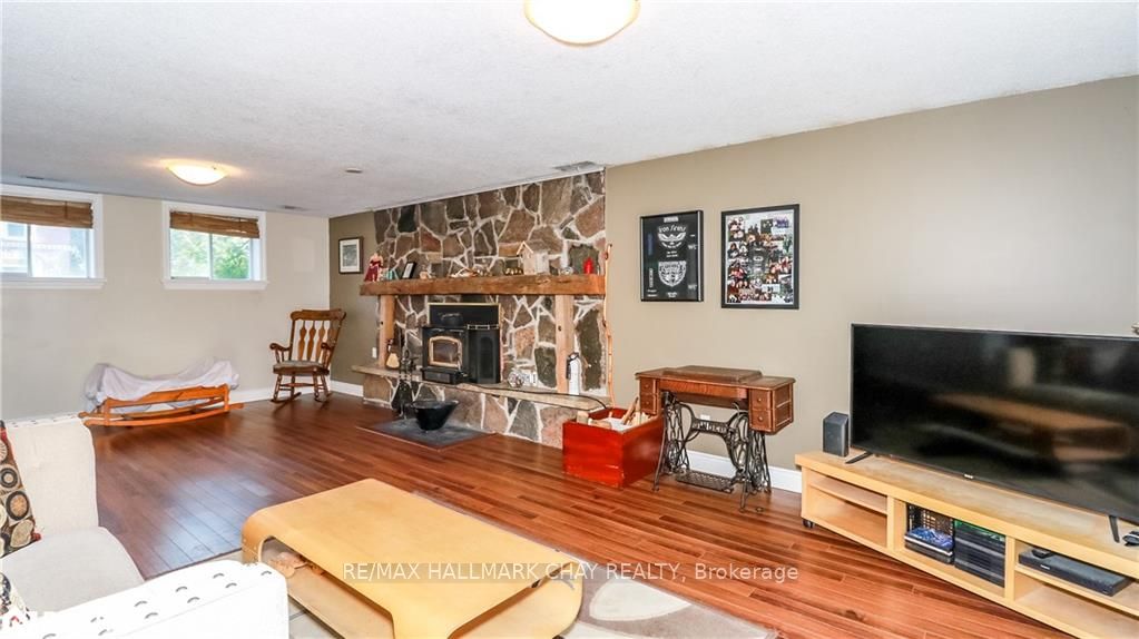 250 Superior Street Property Photo 32