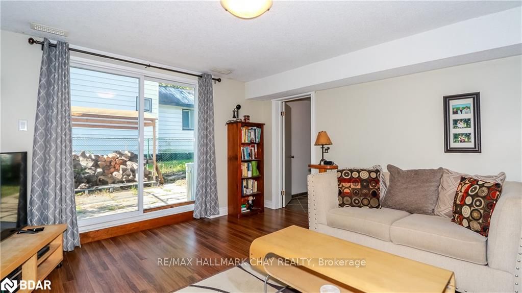250 Superior Street Property Photo 33