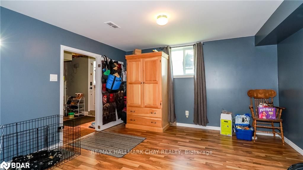 250 Superior Street Property Photo 35