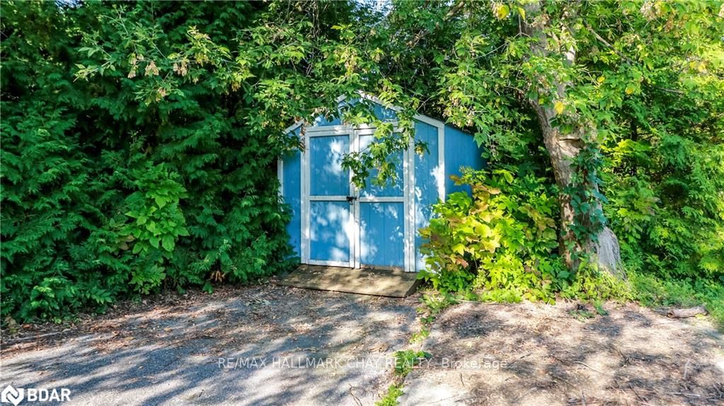 250 Superior Street Property Photo 37