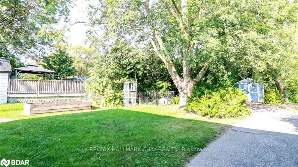250 Superior Street Property Photo 39