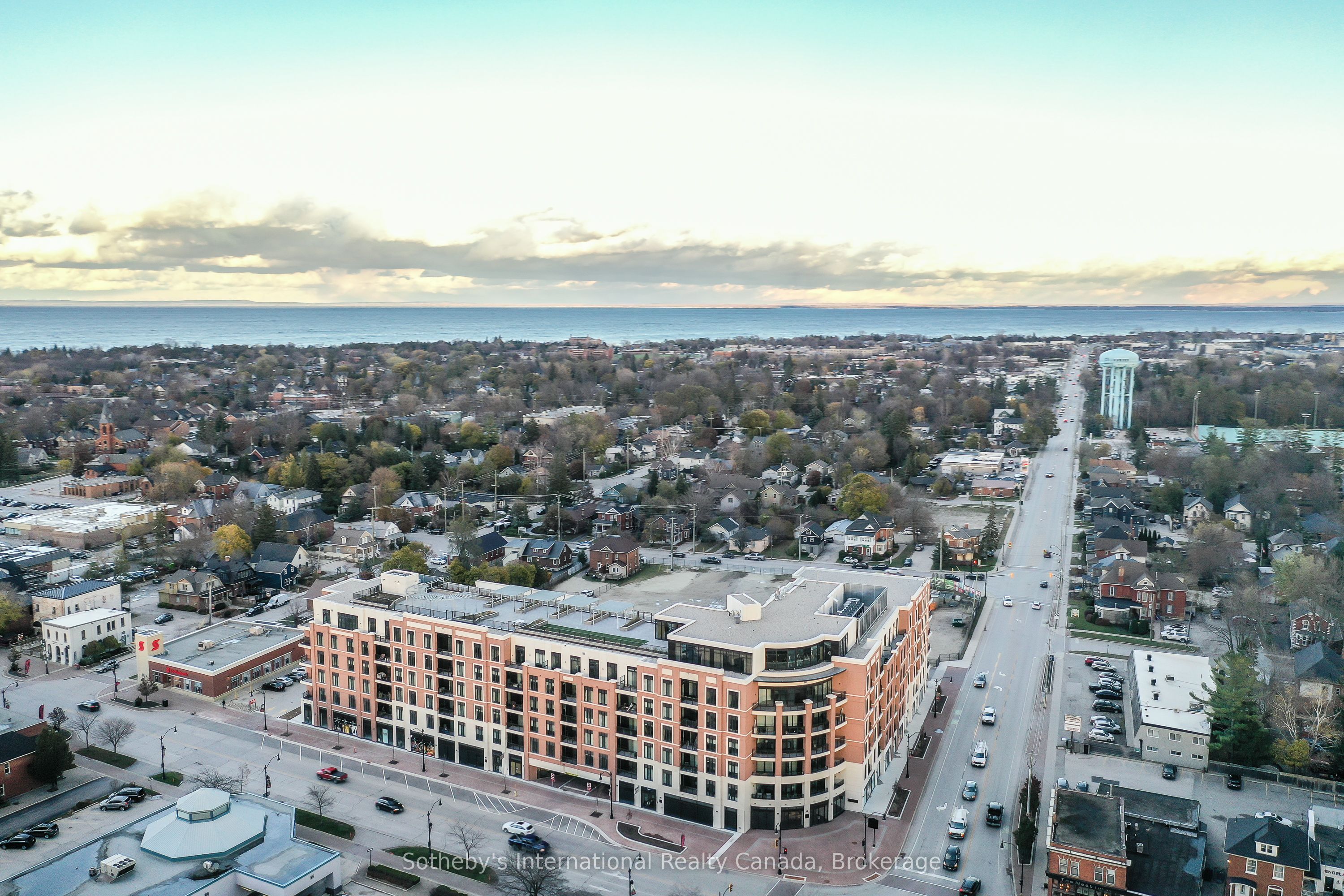 #213 - 1 HUME Street Property Photo 1