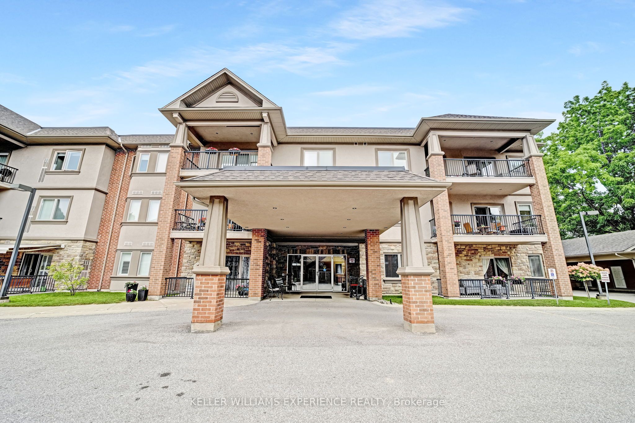 19 Yonge St N Property Photo