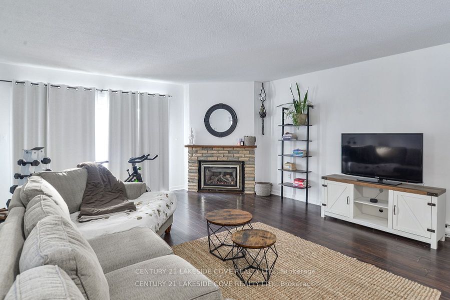 #unit 5 - 4 Paradise Boulevard Property Photo 5