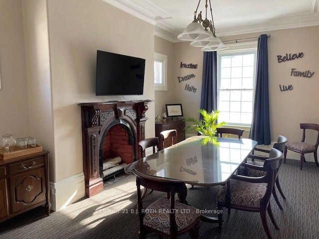 #b - 134 Collier Street Property Photo 2