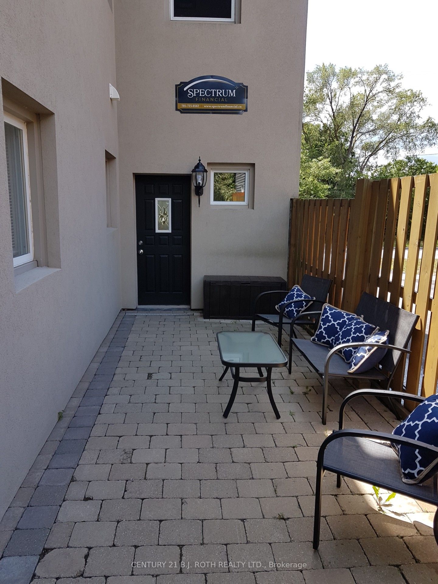 #b - 134 Collier Street Property Photo 7