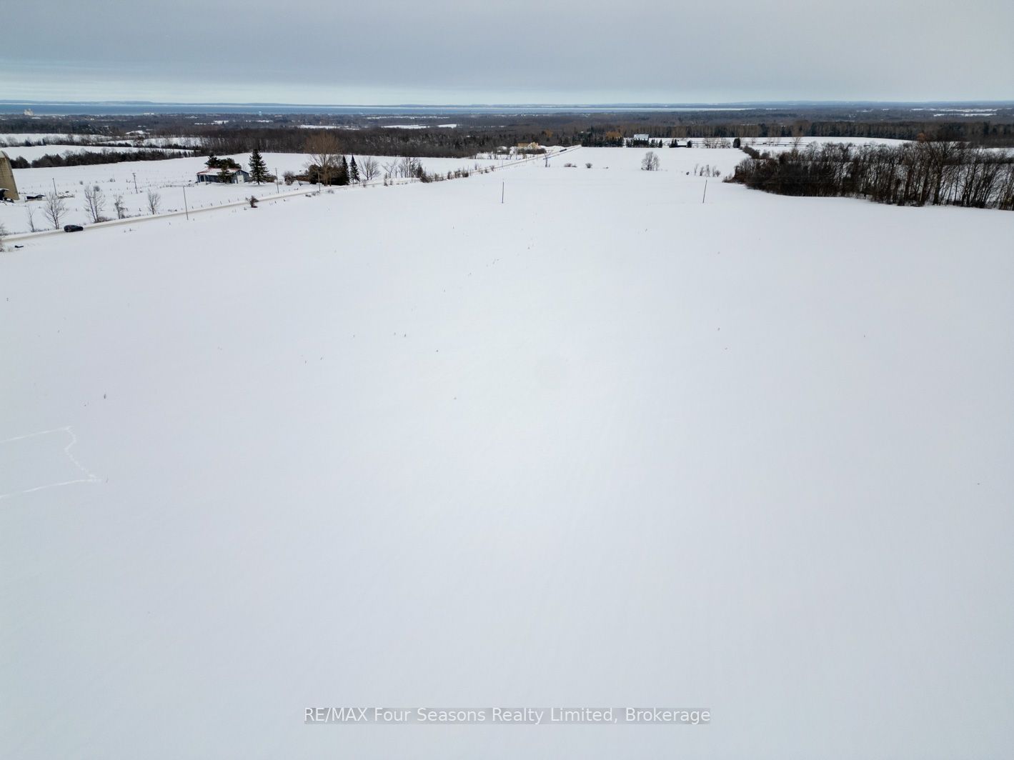 8483 36/37 Nottawasaga Sideroad Property Photo 3