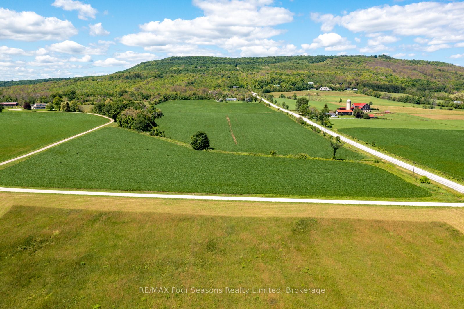 8483 36/37 Nottawasaga Sideroad Property Photo 4