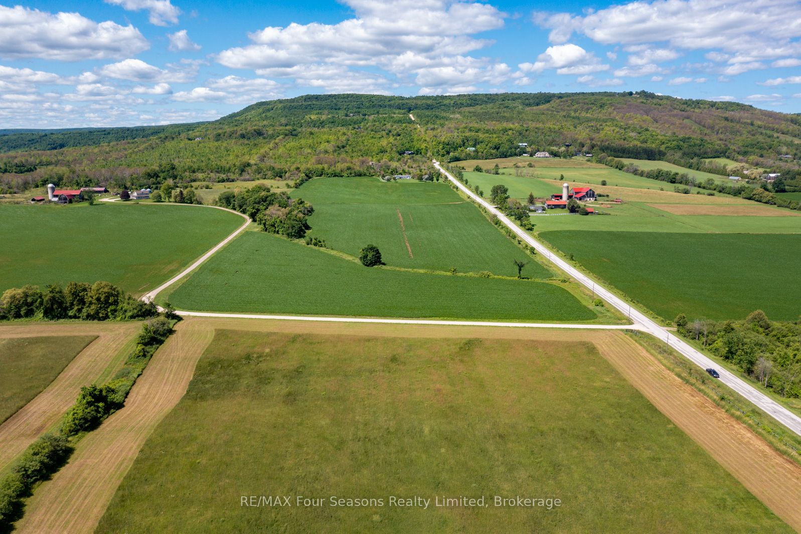 8483 36/37 Nottawasaga Sideroad Property Photo 5