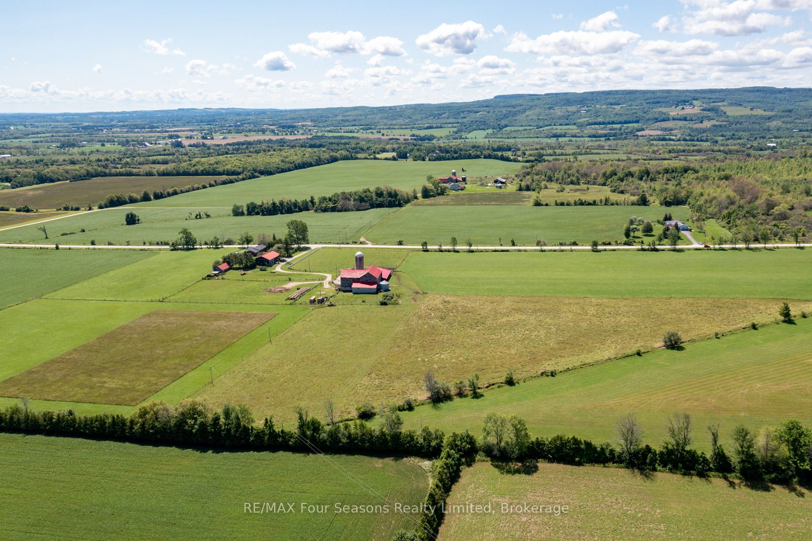 8483 36/37 Nottawasaga Sideroad Property Photo 8