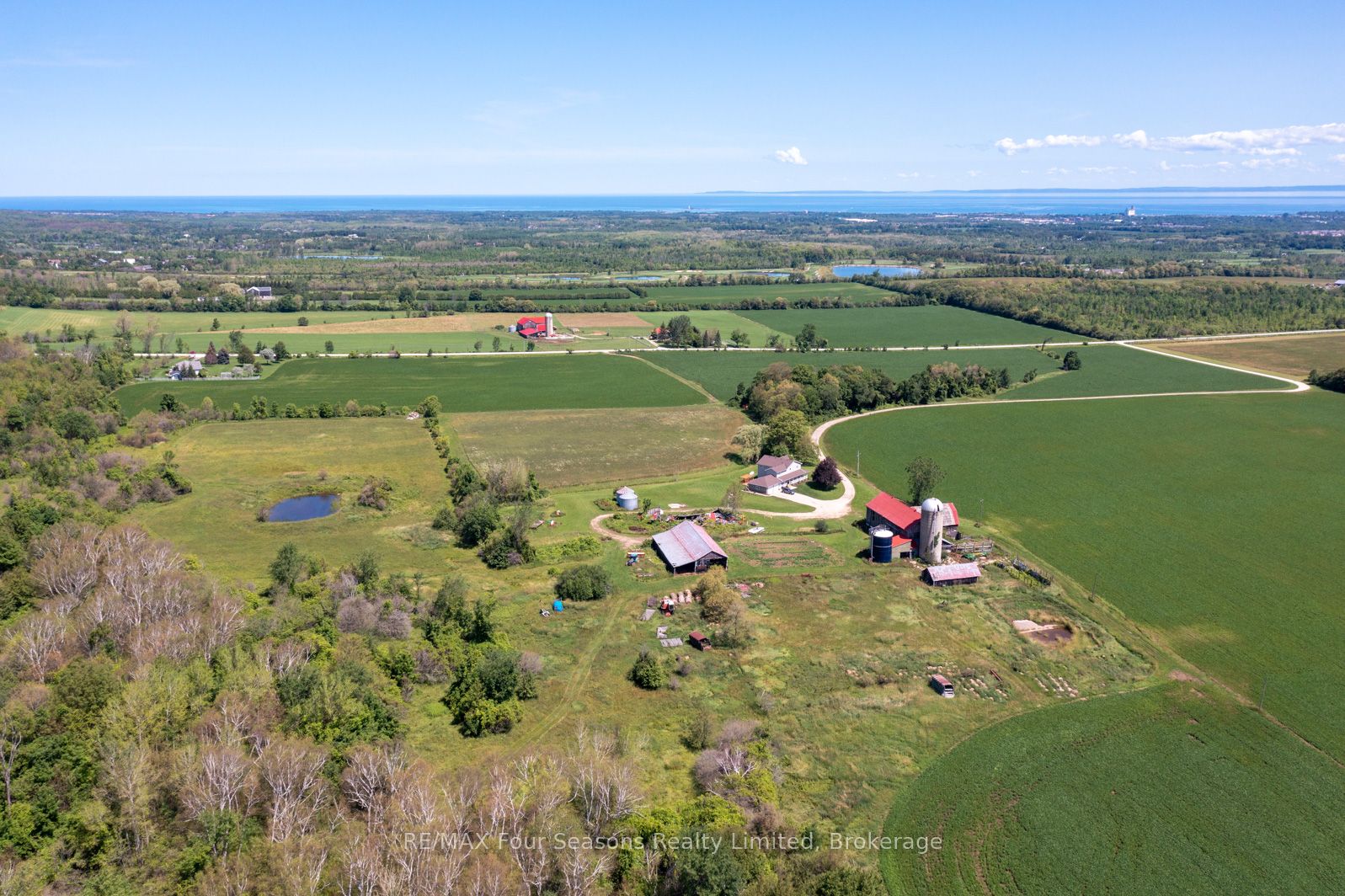 8483 36/37 Nottawasaga Sideroad Property Photo 9