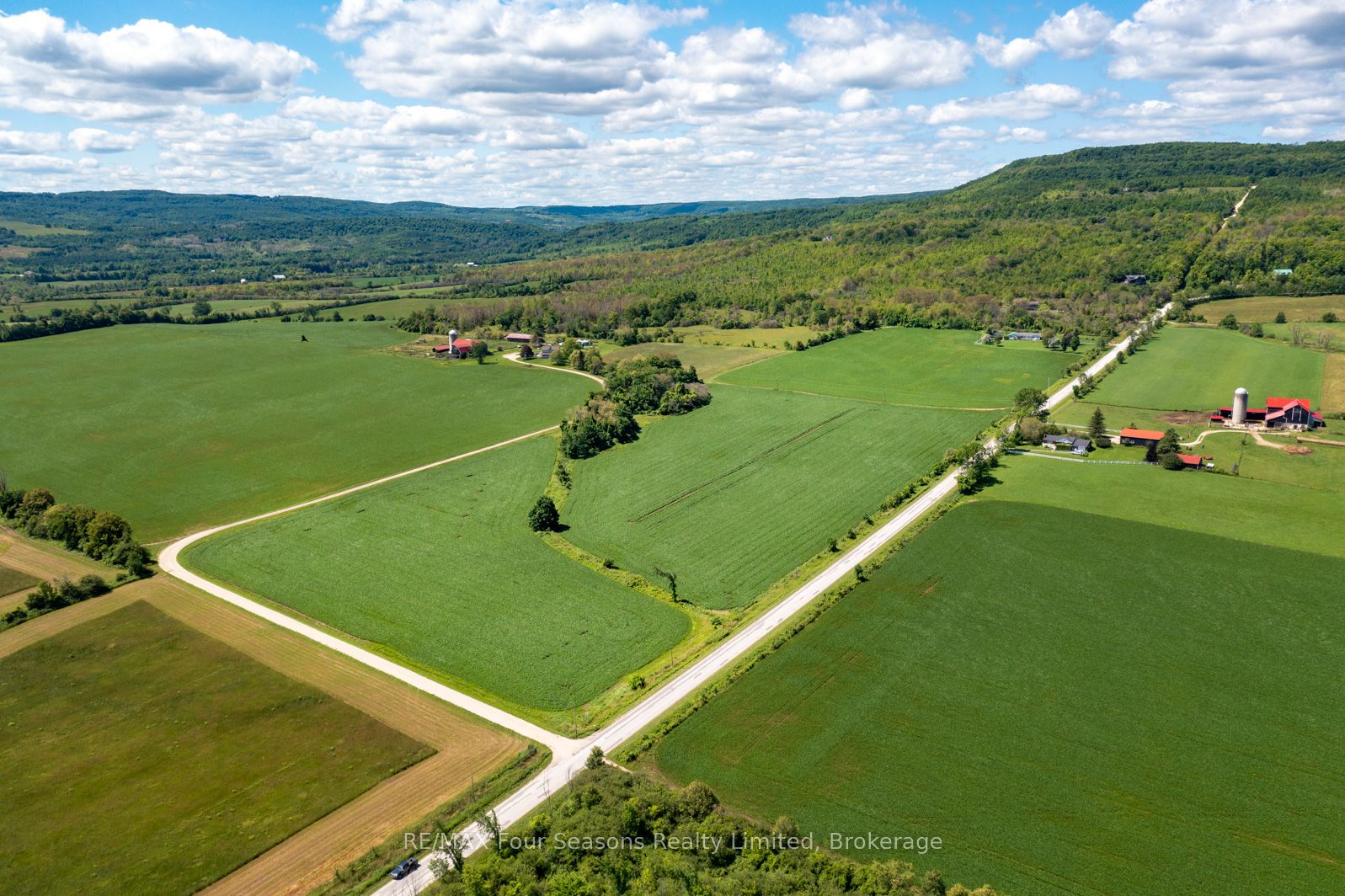 8483 36/37 Nottawasaga Sideroad Property Photo 10