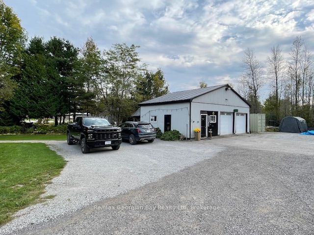 2066 Irish Line Property Photo 4